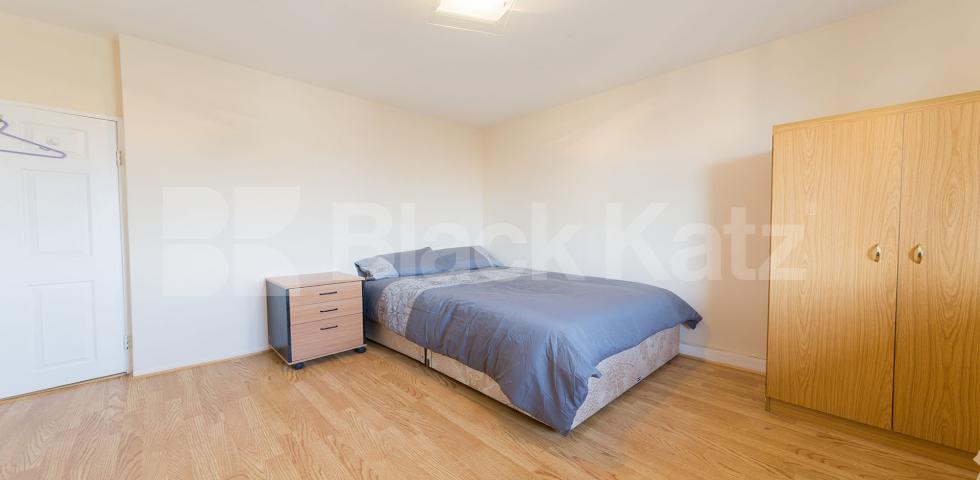 			NEW INSTRUCTION!, 3 Bedroom, 1 bath, 1 reception Apartment			 Collier Street, KINGS CROSS / ISLINGTON